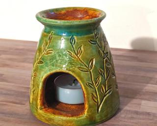 A lovely tealight candle holder to decorate your table.