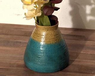 Accessorize your room with this lovely flower vase.