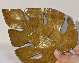 A sweet little leaf dish for your table.