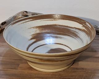 A lovely marbled serving bowl for your table.