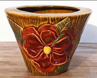 A sweet little planter for your shelf.